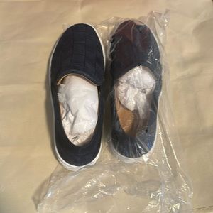 Donald Pliner- Navy Sport Suede Shoes